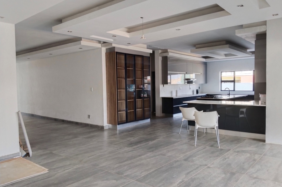 7 Bedroom Property for Sale in Gateway Manor North West